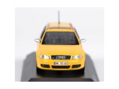 Модель автомобиля Audi RS4 Avant B5, Scale 1:43, Imola Yellow